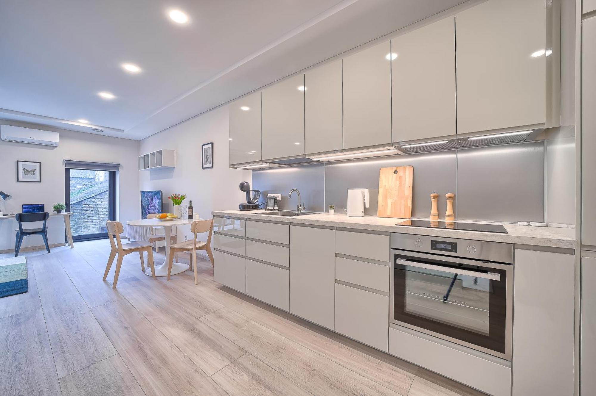 וילנה Business-Class Apartments 2 X Free Parking X Self Check In 24X7 מראה חיצוני תמונה